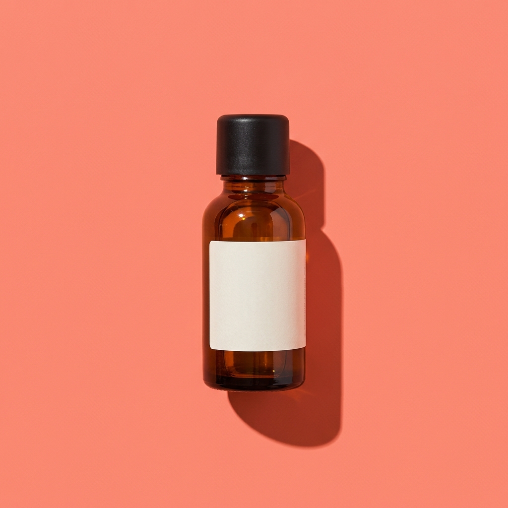 Амбер-флакон на коралловой бумаге — editorial